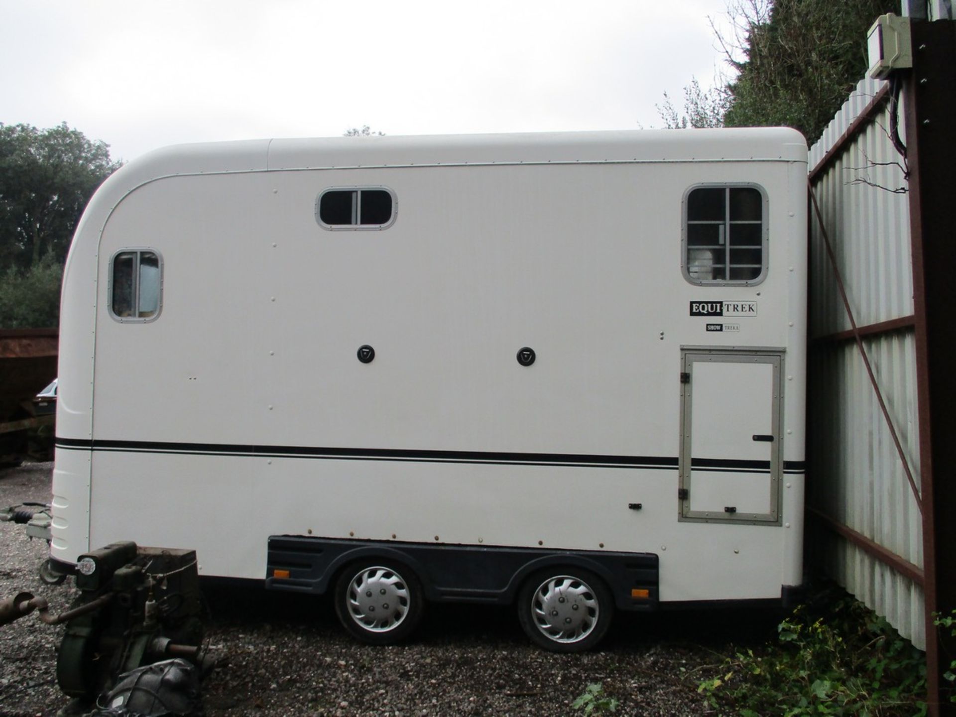 EQUI TREK SHOW TREK HORSE BOX 2010 3000KGS GROSS WEIGHT C.W HANDBOOK - Image 3 of 18