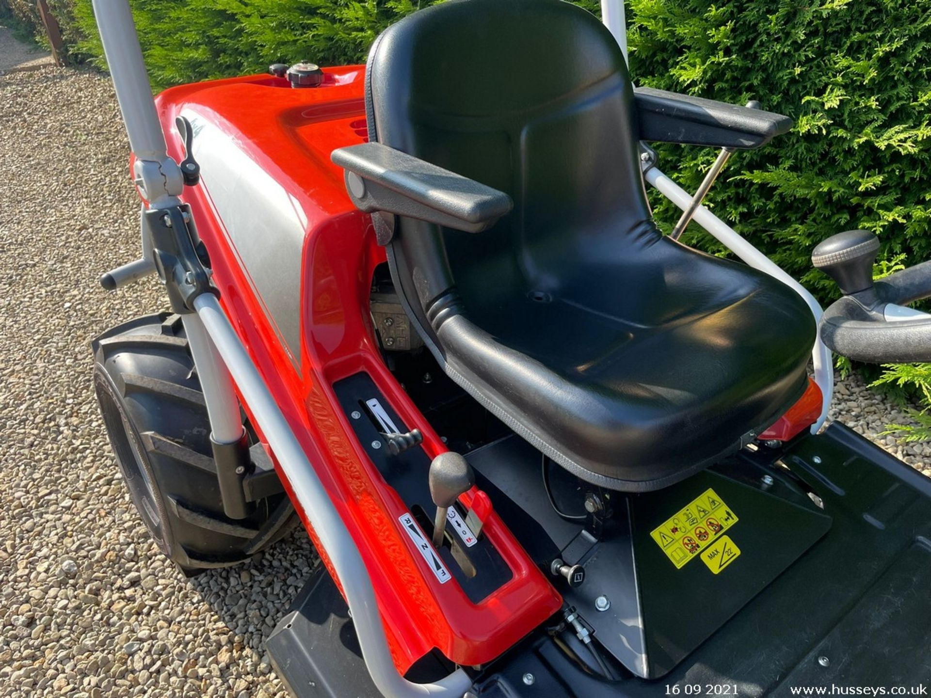 EFCO TURAEG 92 EVO 4WD BRUSHCUTTER 100 HRS BOUGHT NEW IN 2017, STARTS RUNS CUTS - Image 10 of 16