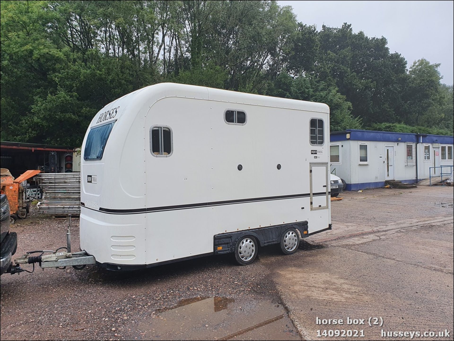 EQUI TREK SHOW TREK HORSE BOX 2010 3000KGS GROSS WEIGHT C.W HANDBOOK - Image 17 of 18