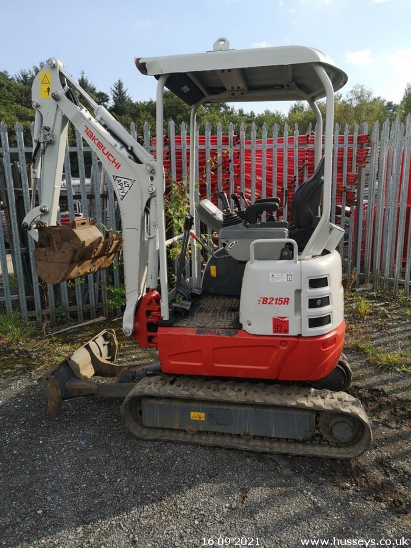 TAKEUCHI TB215R DIGGER C.W 2 BUCKETS 2017 EXPANDING TRACKS 2 SPEED TRACKING QUICK HITCH RTD - Image 4 of 5