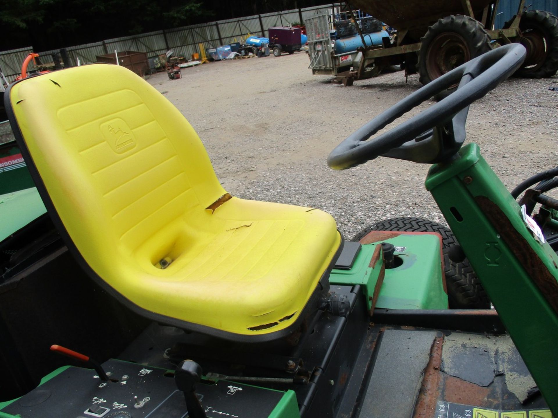 JOHN DEERE 3235A MOWER - Image 5 of 6