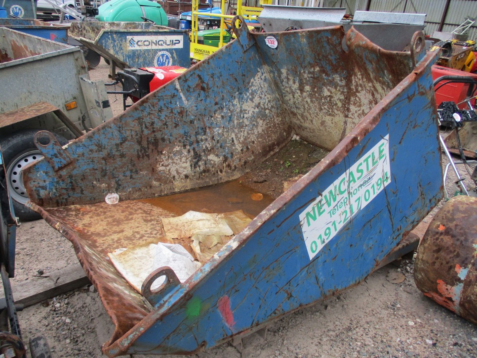 FORKLIFT TIPPING SKIP