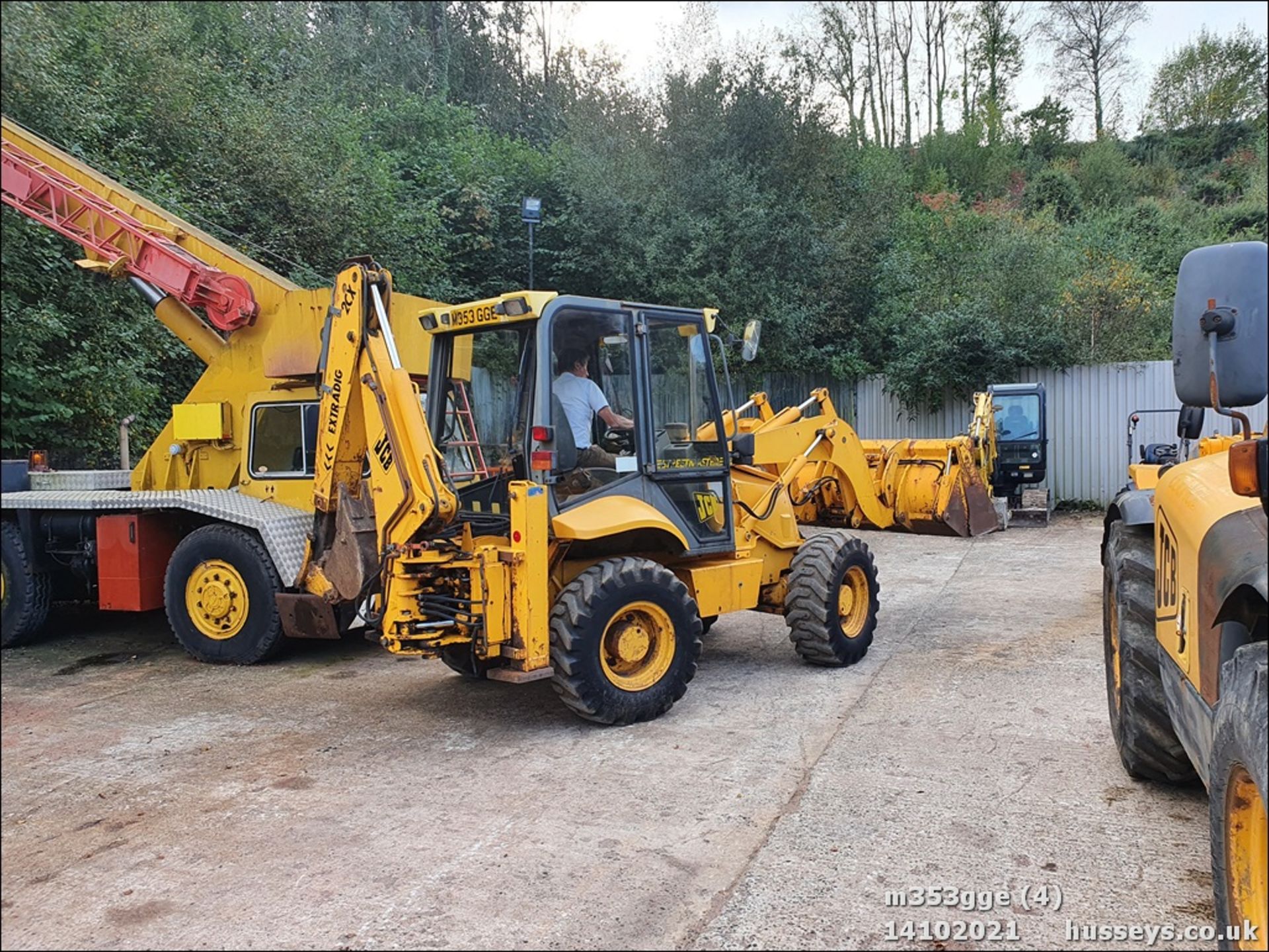 JCB 2CX STREETMASTER SHOWING 1454 HOURS NO V5 REG M353GGE - Image 2 of 12