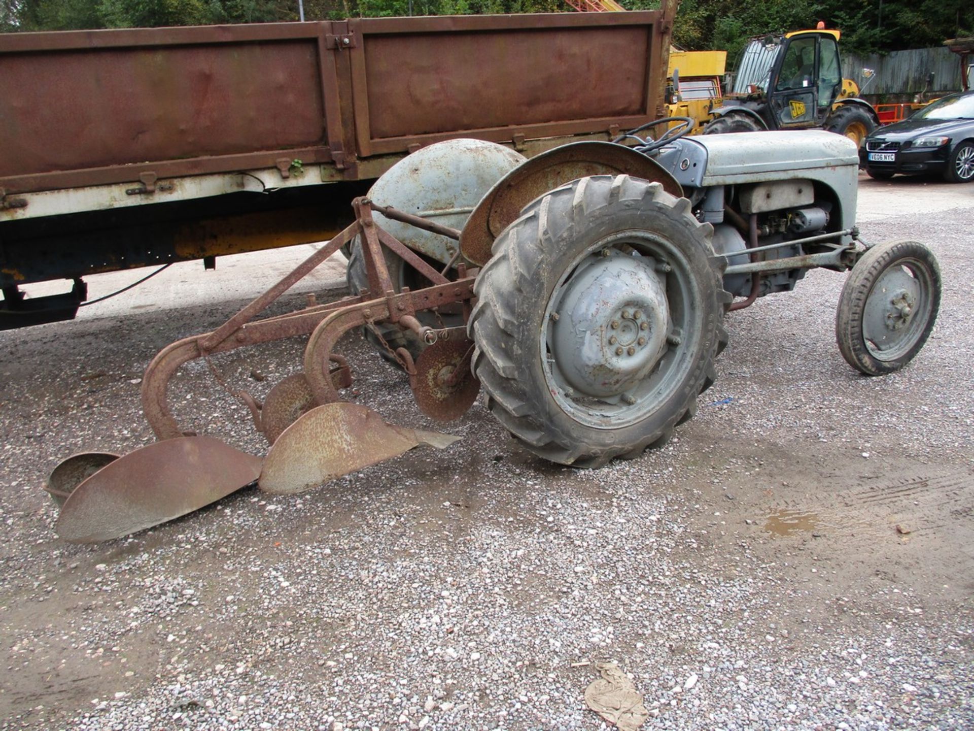 FERGIE T20 TRACTOR C/W 2 FURROW PLOUGH