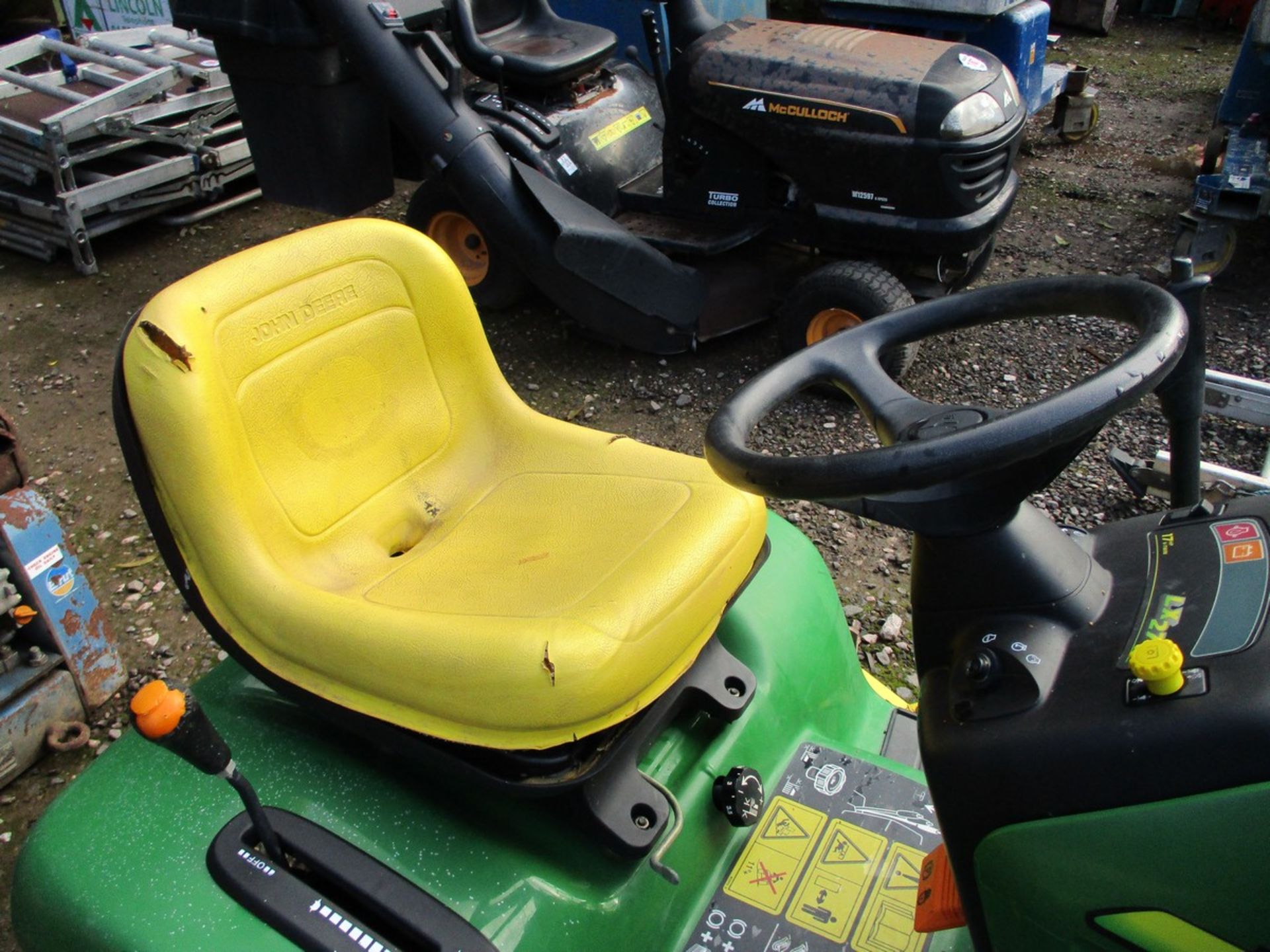 JOHN DEERE LX277 RIDE ON MOWER - Image 5 of 5