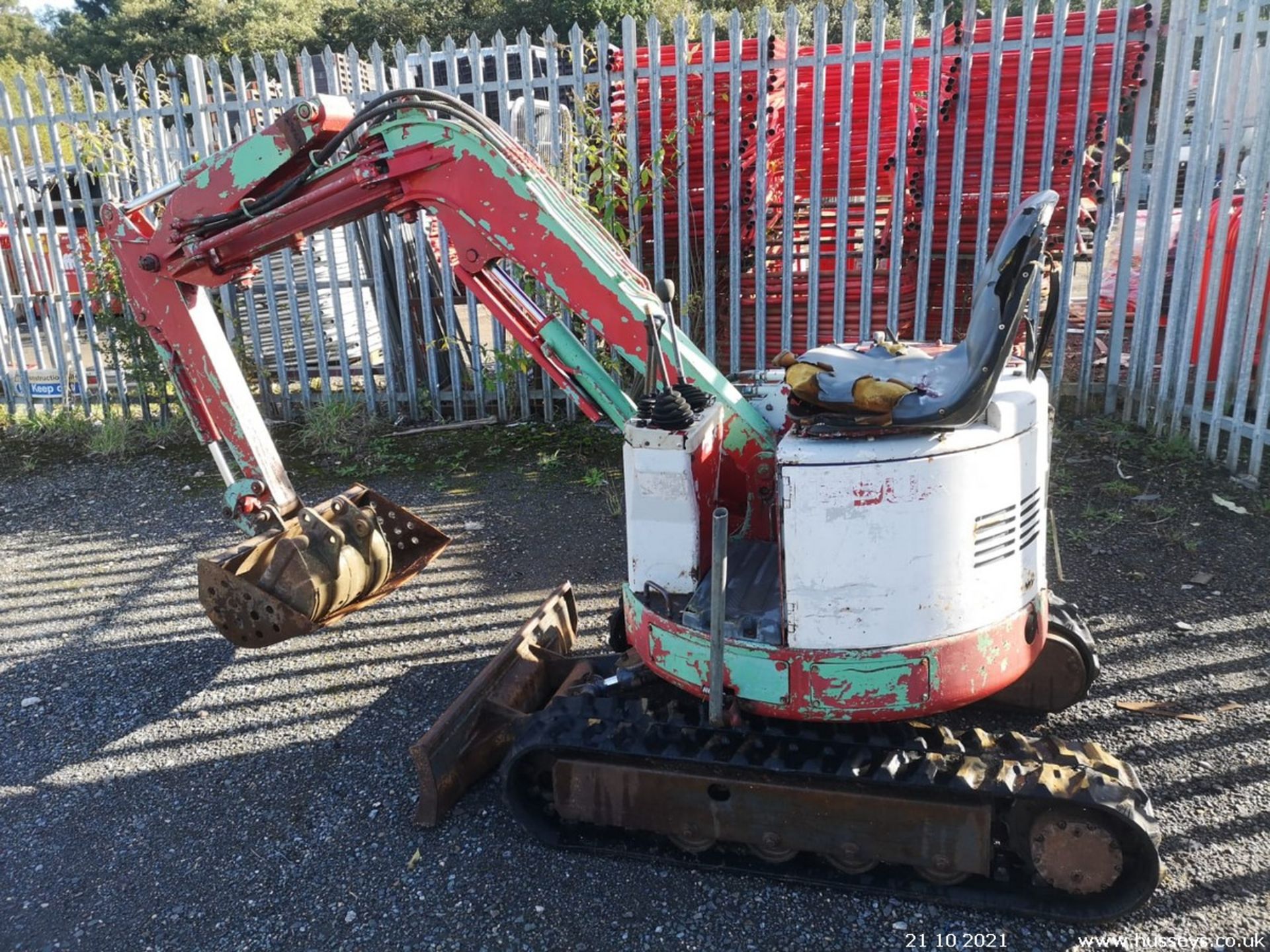 IHI 1 TON DIGGER ZERO TAIL SWING KNUCKLE BOOM C.W 2 BUCKETS RTD