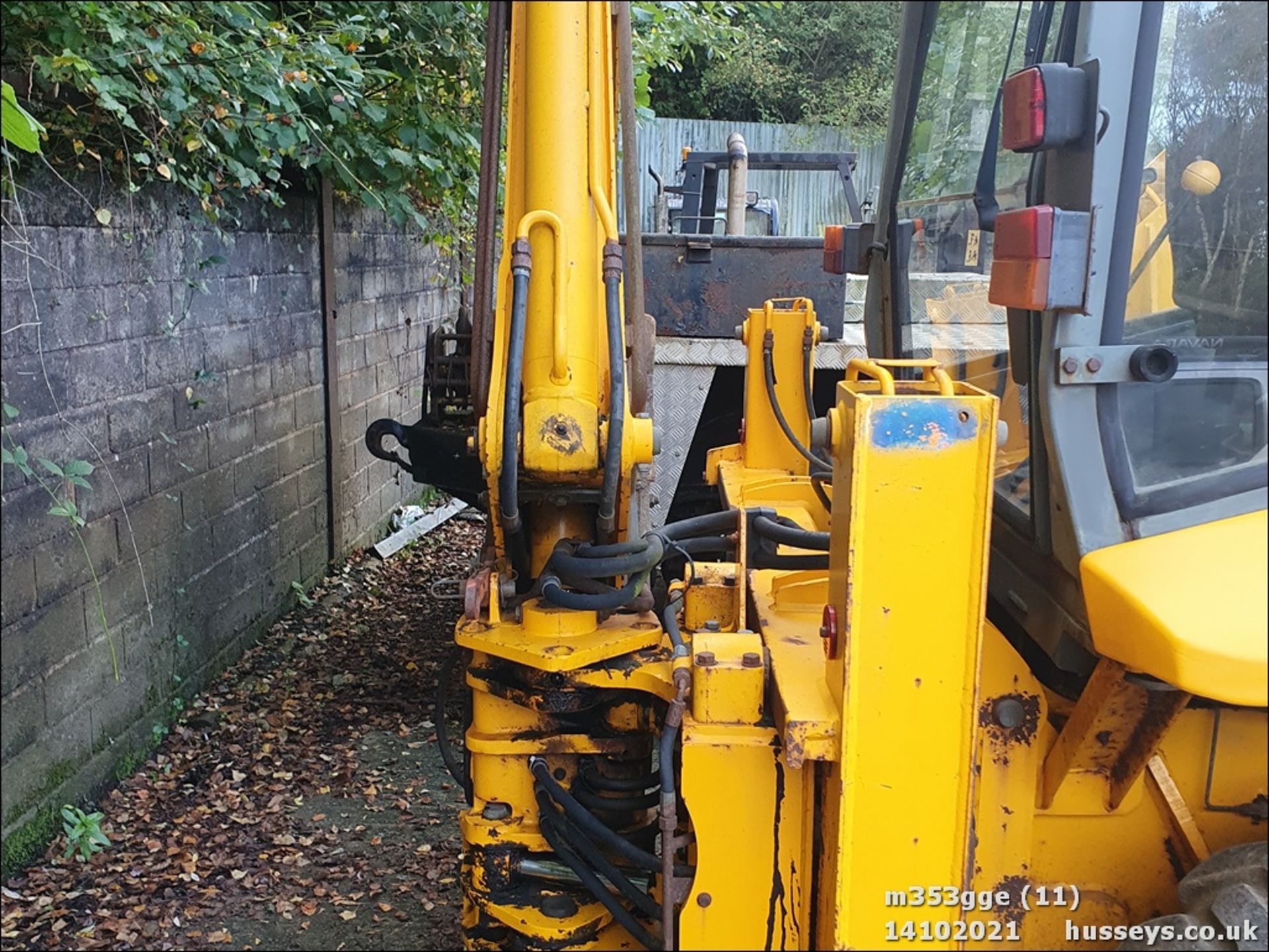 JCB 2CX STREETMASTER SHOWING 1454 HOURS NO V5 REG M353GGE - Image 10 of 12