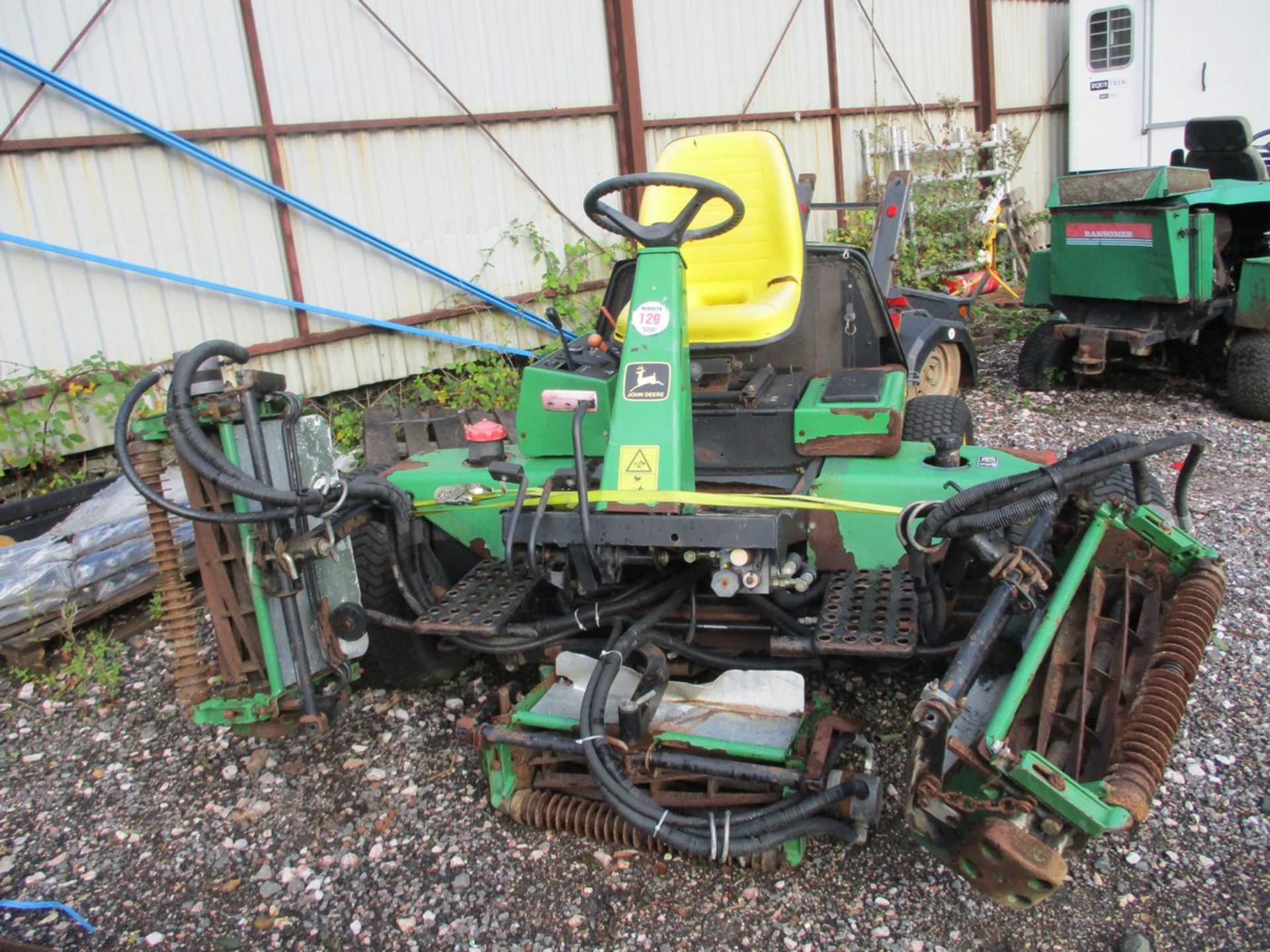 JOHN DEERE 3235A RIDE ON MOWER - Image 6 of 7