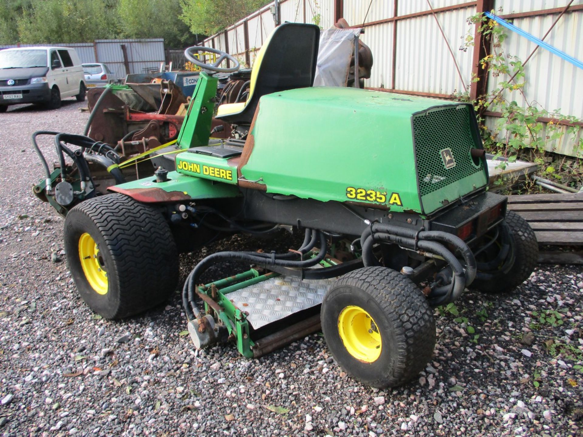 JOHN DEERE 3235A RIDE ON MOWER - Image 3 of 7