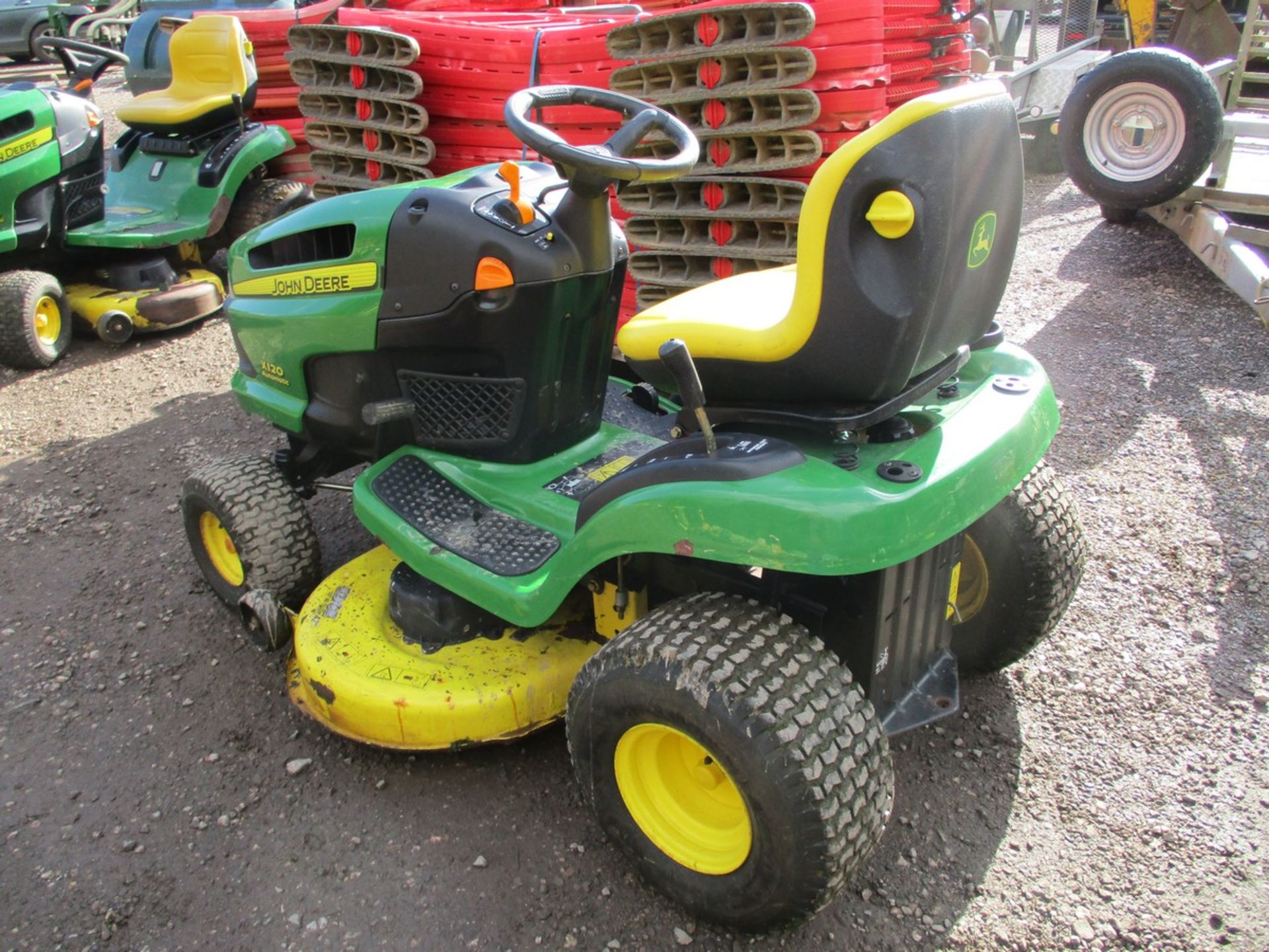 JOHN DEERE X120 RIDE ON MOWER - Image 3 of 5