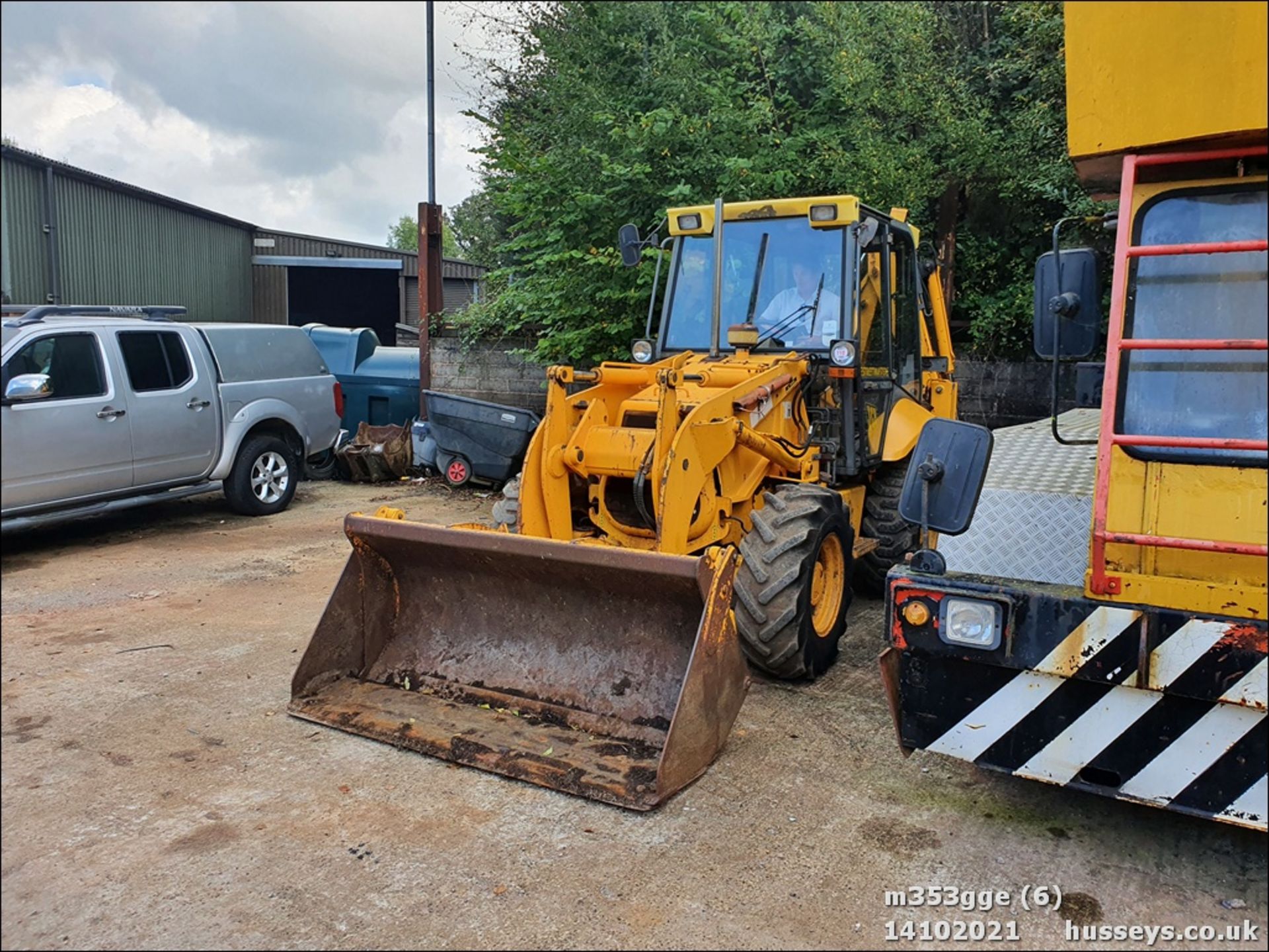 JCB 2CX STREETMASTER SHOWING 1454 HOURS NO V5 REG M353GGE - Image 4 of 12