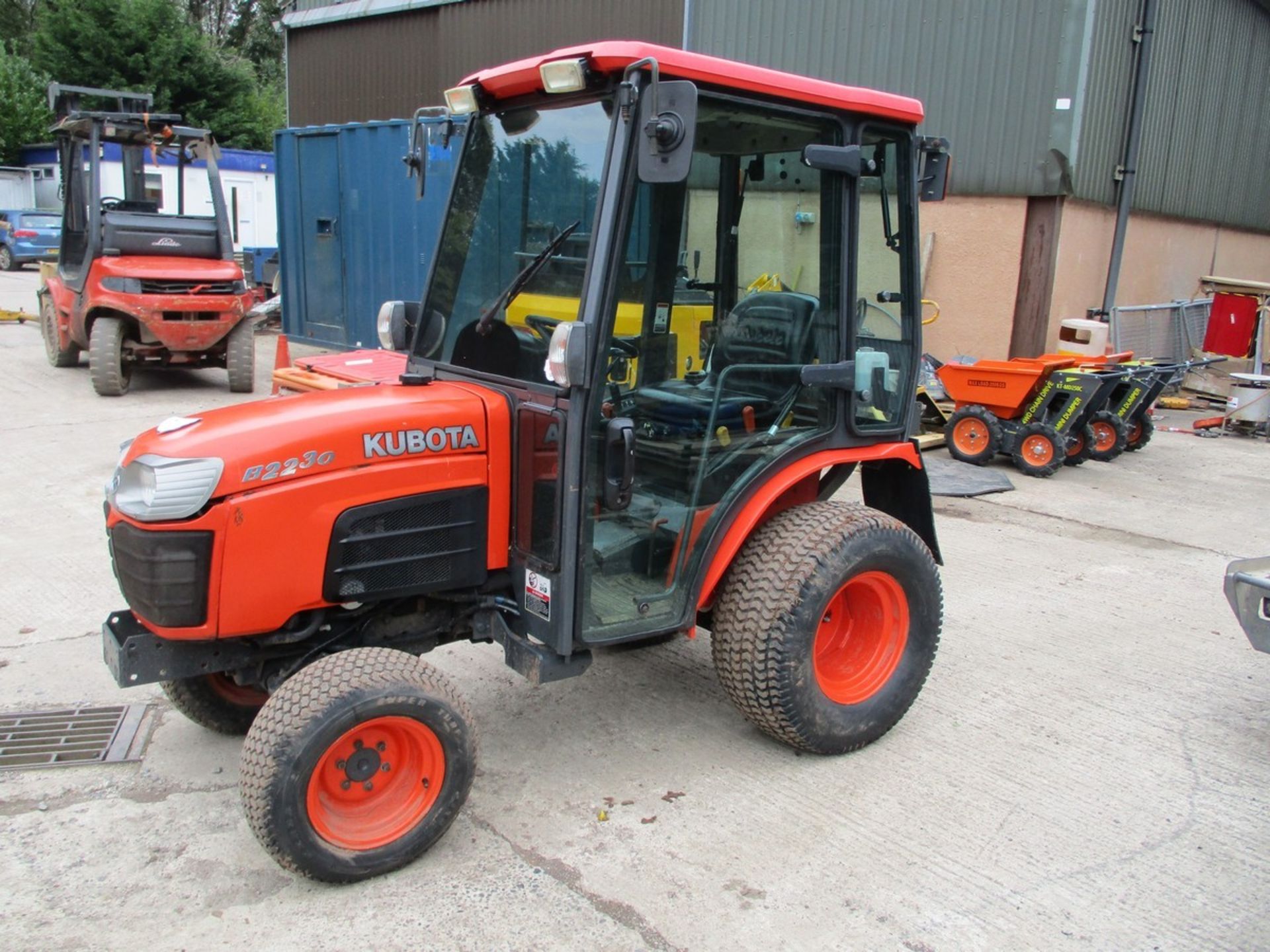 KUBOTA B2230 CABBED COMPACT TRACTOR 858HRS SN59EXF LAST OWNER WAS A LOCAL COUNCIL NO V5 - Image 2 of 6