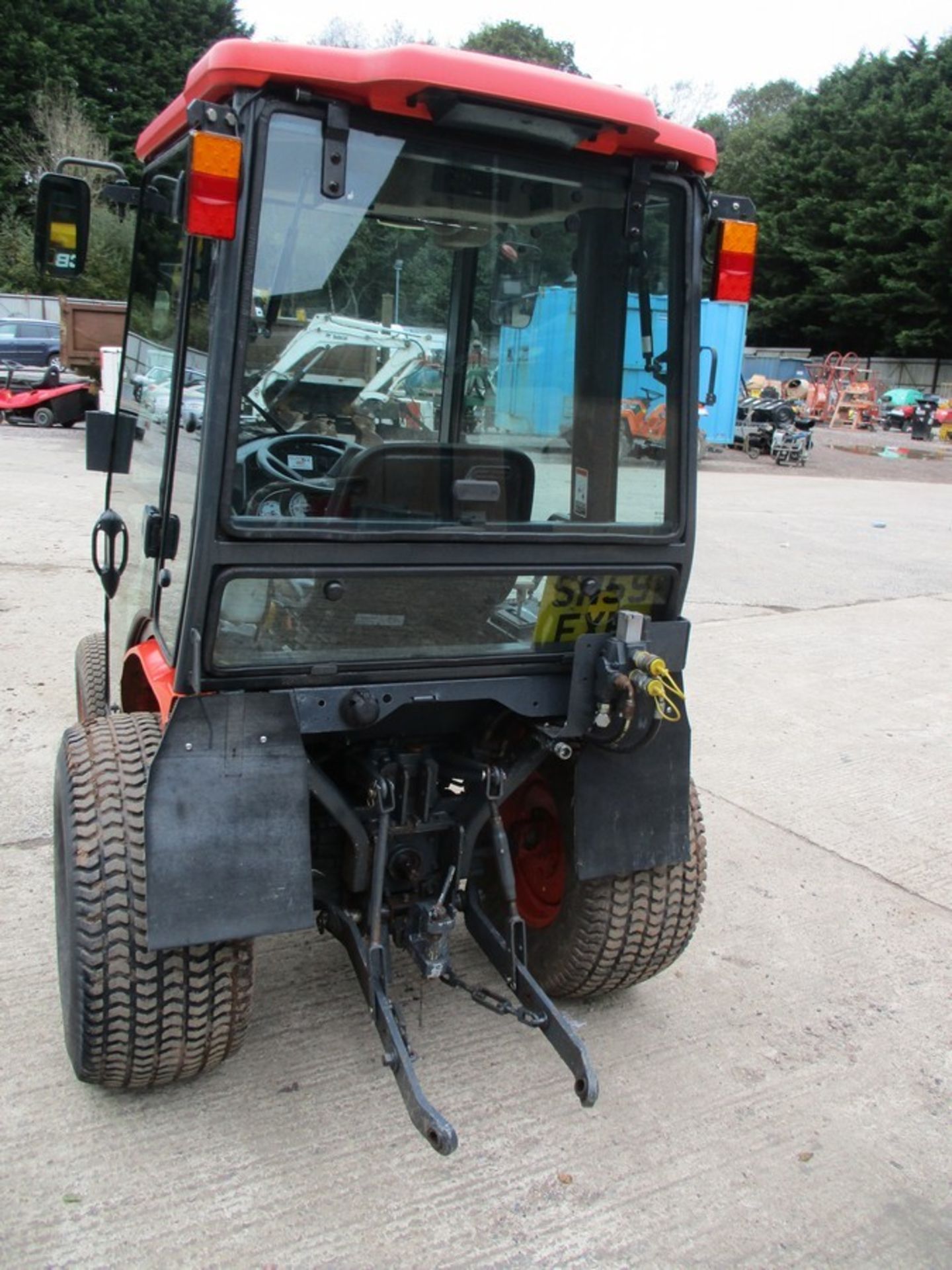 KUBOTA B2230 CABBED COMPACT TRACTOR 858HRS SN59EXF LAST OWNER WAS A LOCAL COUNCIL NO V5 - Image 4 of 6