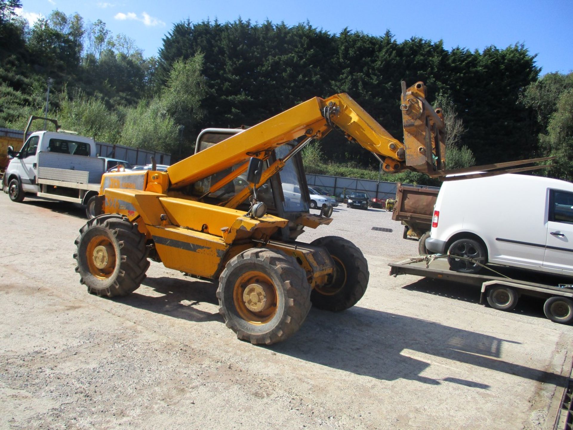 JCB 526 TURBO LOADALL N814 KHU SHOWING 1558HRS (1 tyre slipped off rim) - Image 3 of 5