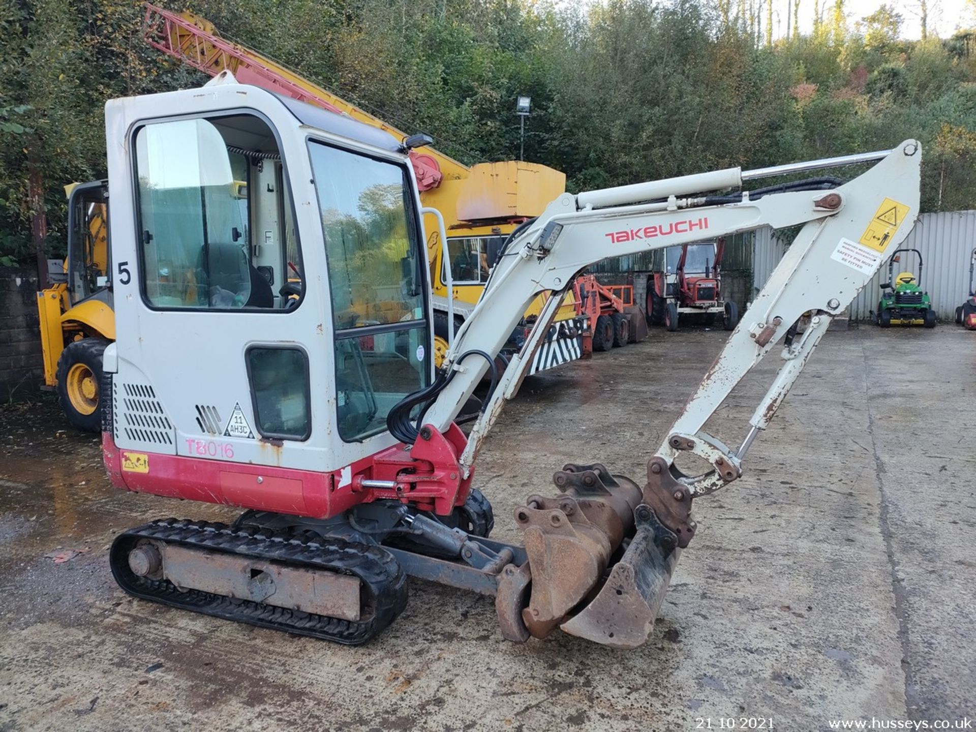 TAKEUCHI TB016 2013 C/W 3 BUCKETS 03639HRS BIT SMOKEY - Image 7 of 13