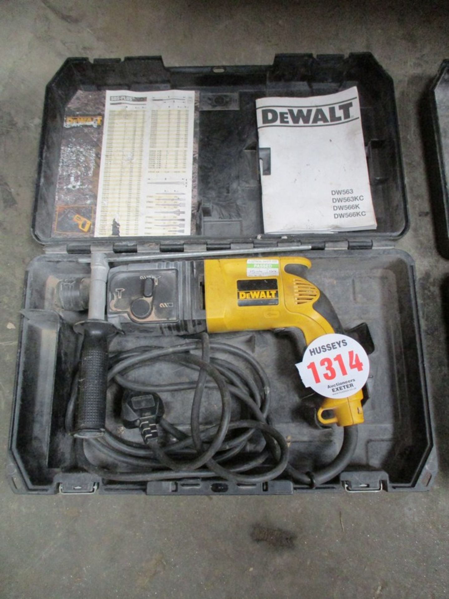 DEWALT DRILL