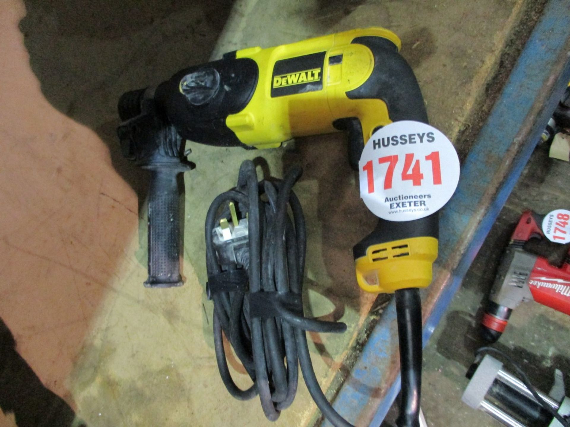 DEWALT DRILL