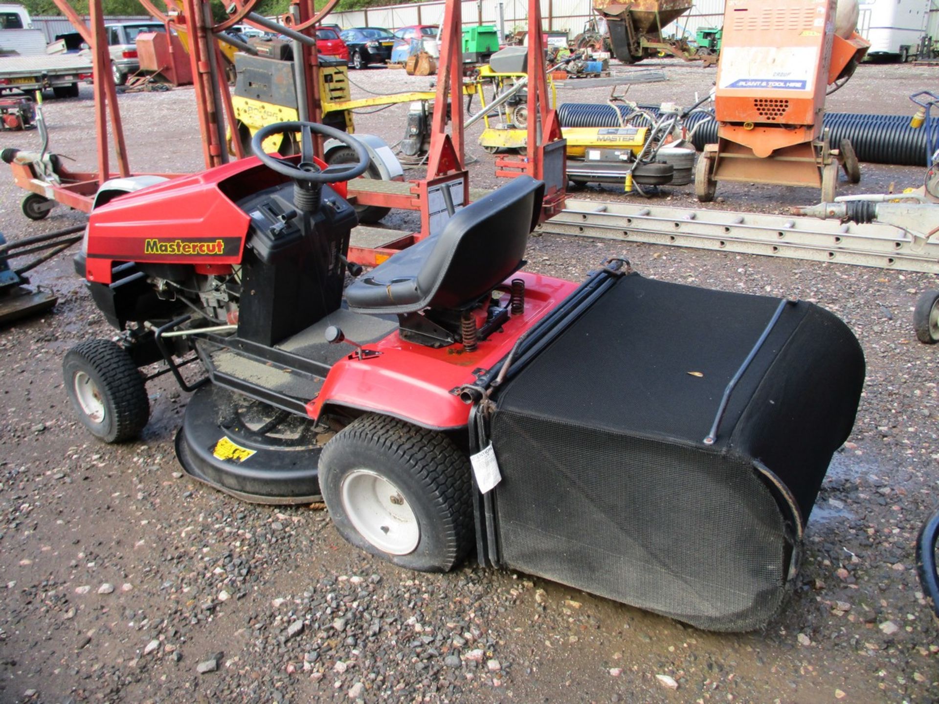 MASTERCUT RIDE ON MOWER - Image 3 of 5