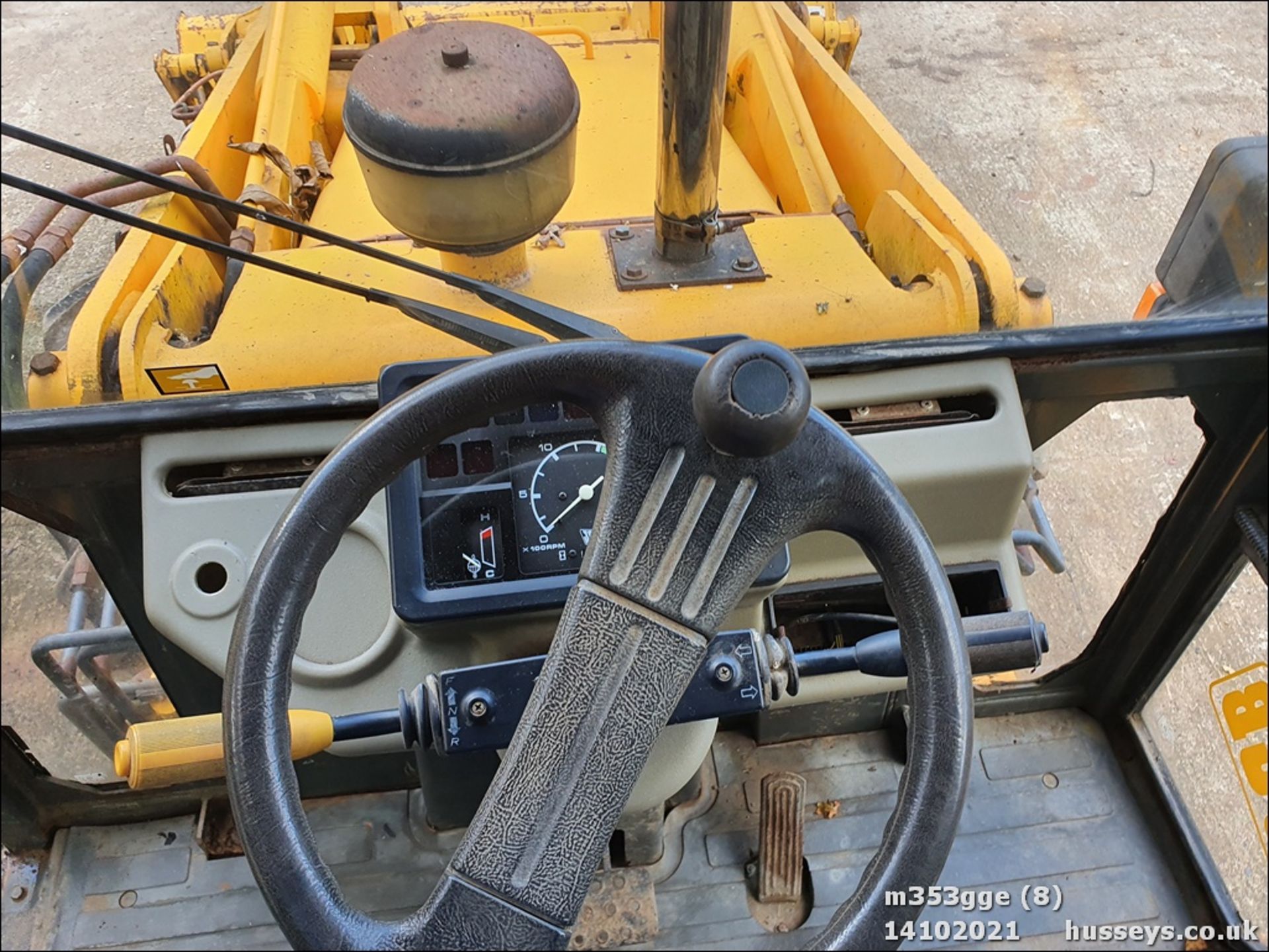 JCB 2CX STREETMASTER SHOWING 1454 HOURS NO V5 REG M353GGE - Image 7 of 12