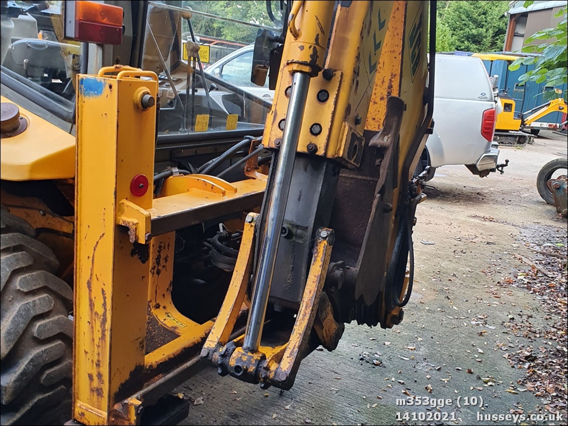 JCB 2CX STREETMASTER SHOWING 1454 HOURS NO V5 REG M353GGE - Image 9 of 12