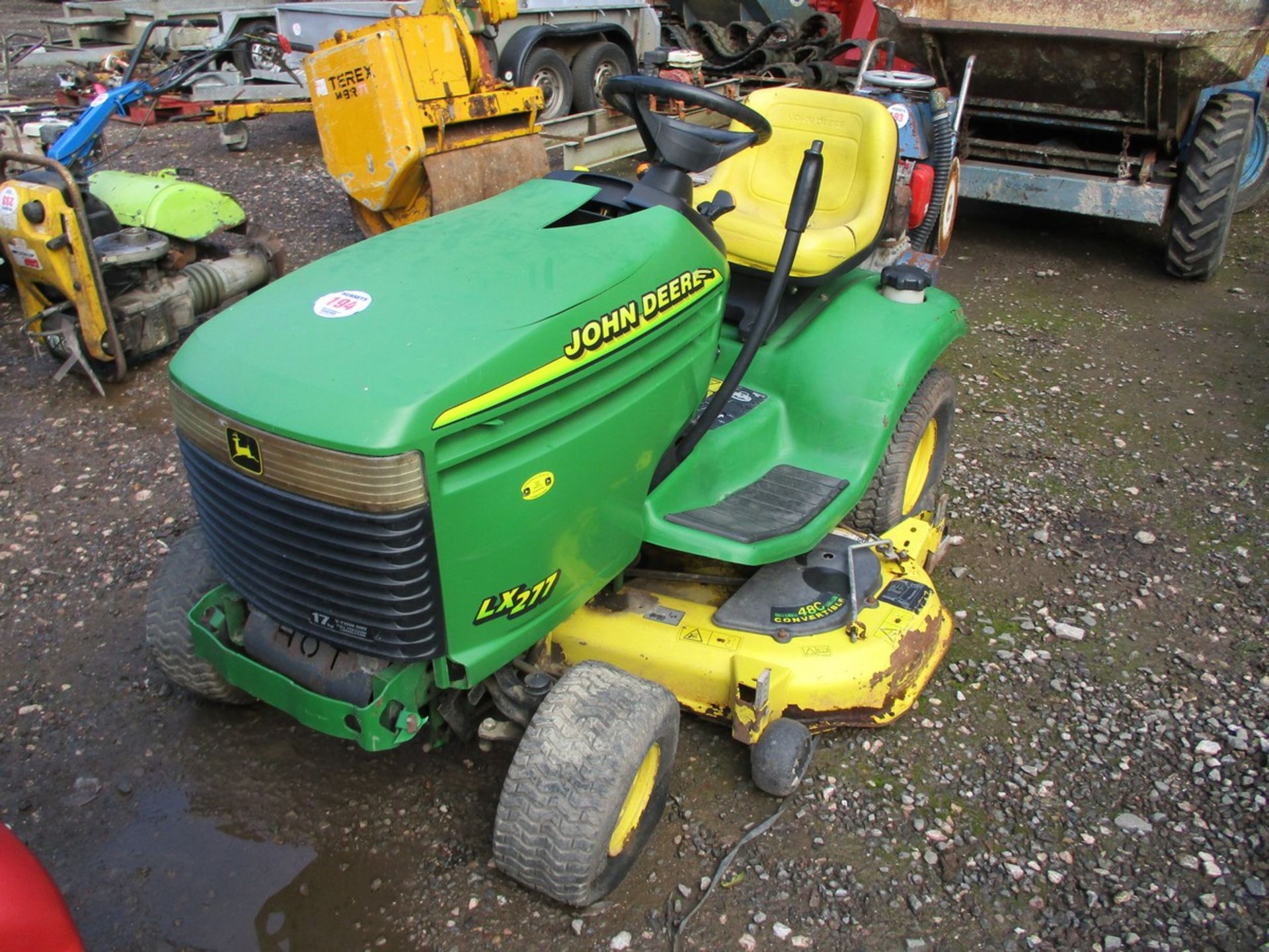 JOHN DEERE LX277 RIDE ON MOWER - Image 4 of 5