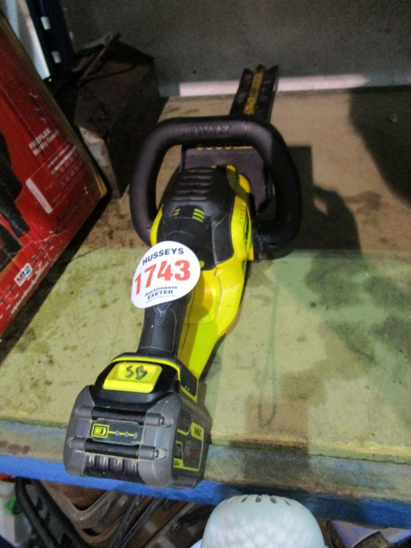 CORDLESS DEWALT HEDGE TRIMMER