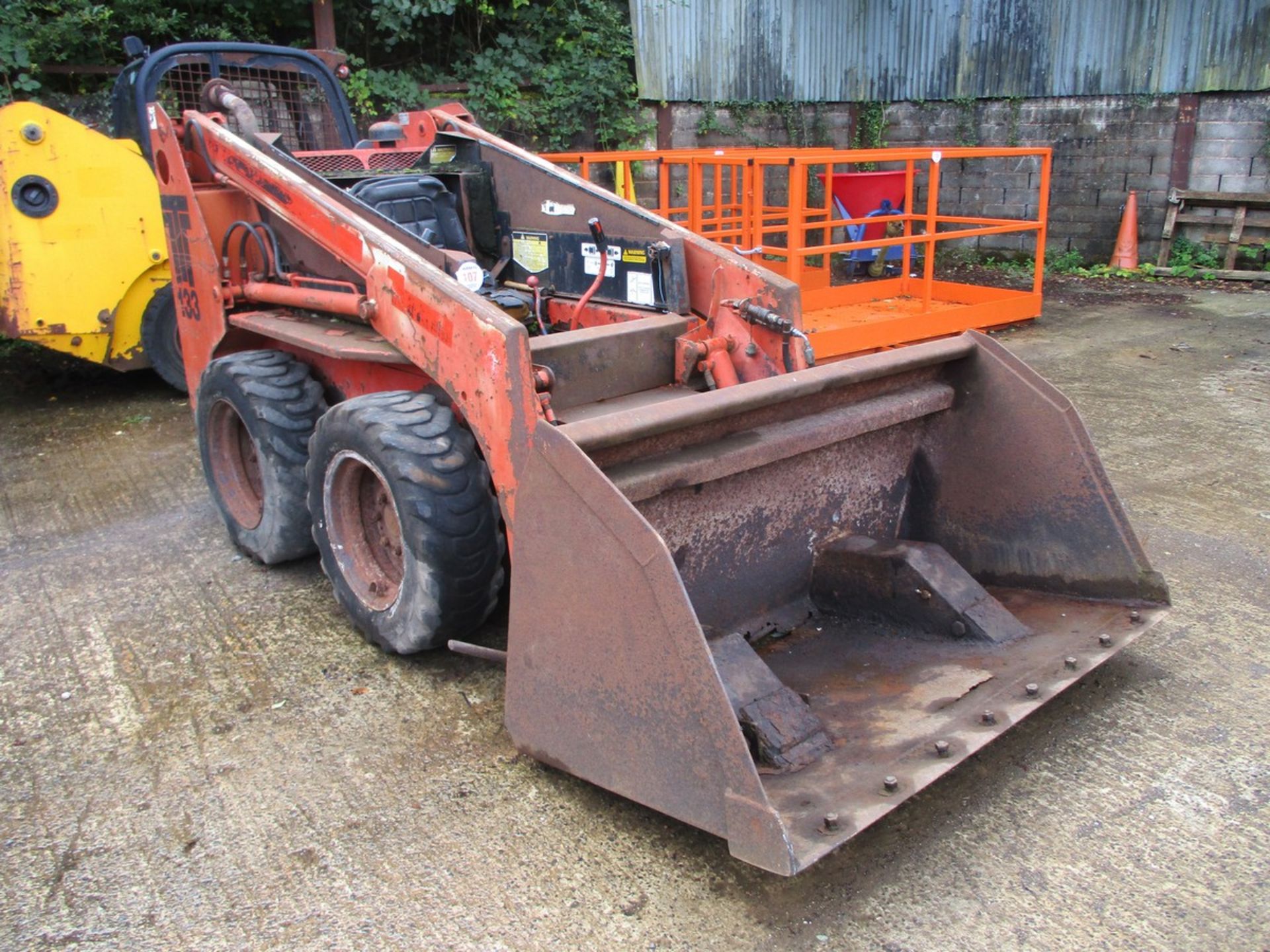 THOMAS 133 SKIDSTEER (DRIVEN IN)