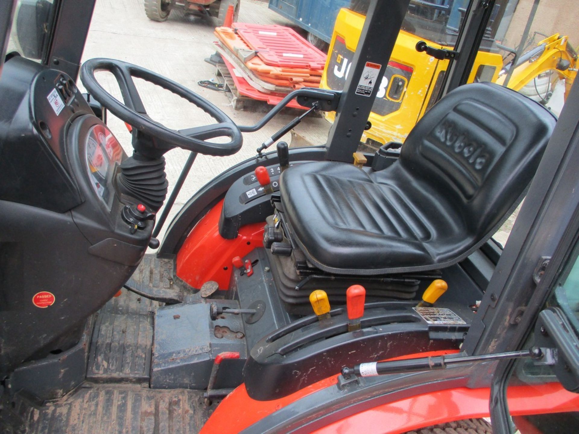 KUBOTA B2230 CABBED COMPACT TRACTOR 858HRS SN59EXF LAST OWNER WAS A LOCAL COUNCIL NO V5 - Image 5 of 6