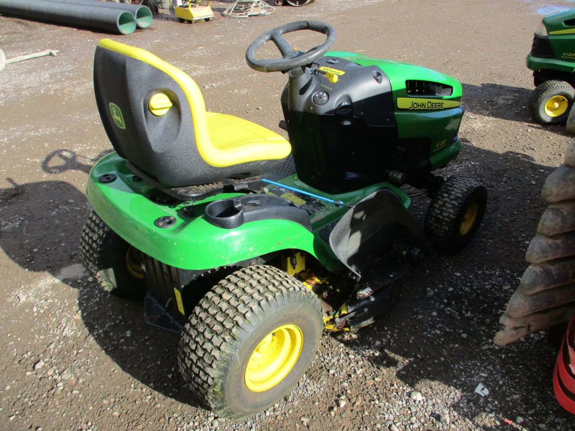 JOHN DEERE X120 RIDE ON MOWER - Image 4 of 5