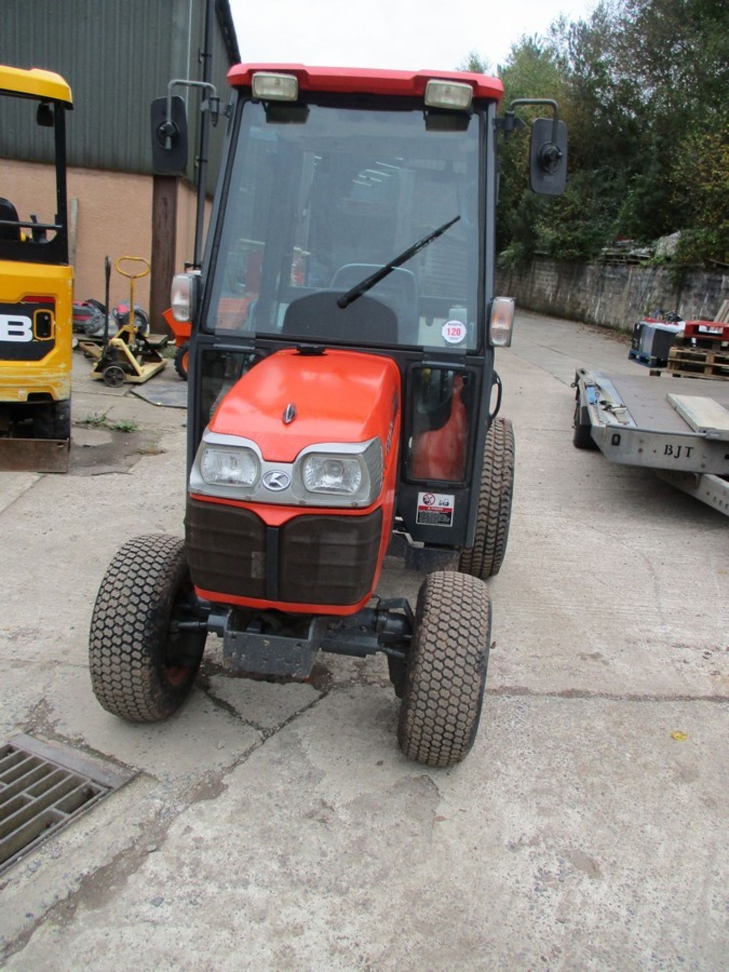 KUBOTA B2230 CABBED COMPACT TRACTOR 858HRS SN59EXF LAST OWNER WAS A LOCAL COUNCIL NO V5 - Image 3 of 6