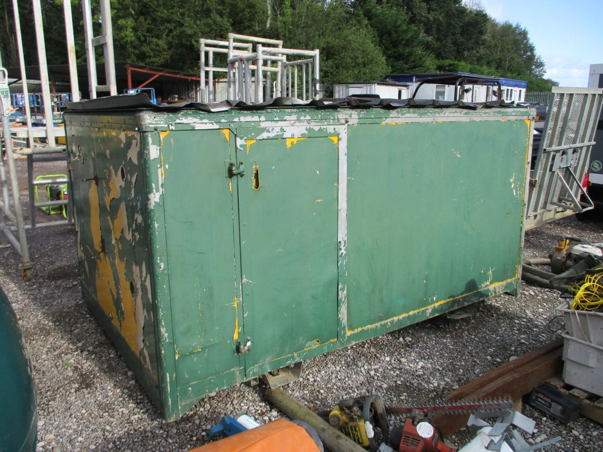 STILLAGE/STORAGE CONTAINER C/W ROOF SHEET