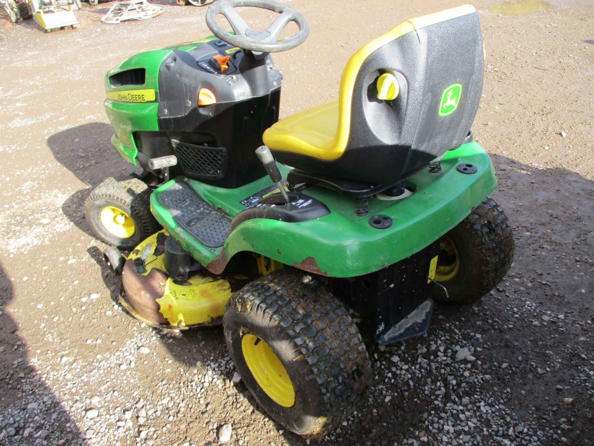 JOHN DEERE X120 RIDE ON MOWER - Image 2 of 5