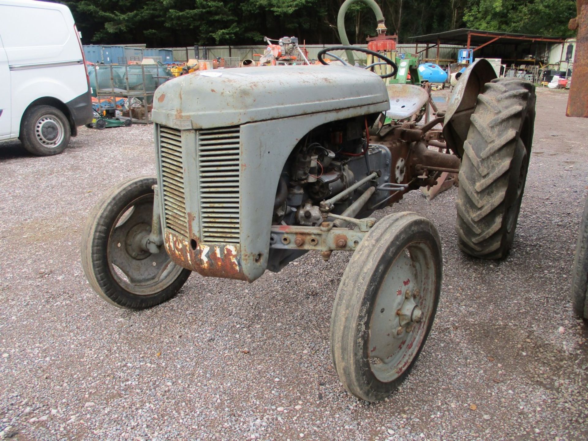 FERGIE T20 TRACTOR C/W 2 FURROW PLOUGH - Image 2 of 7