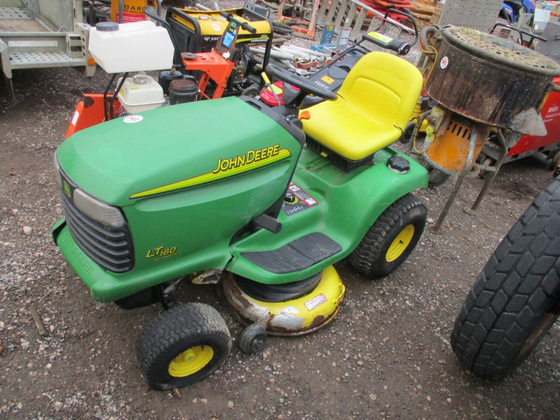 JOHN DEERE LT160 RIDE ON MOWER - Image 2 of 3