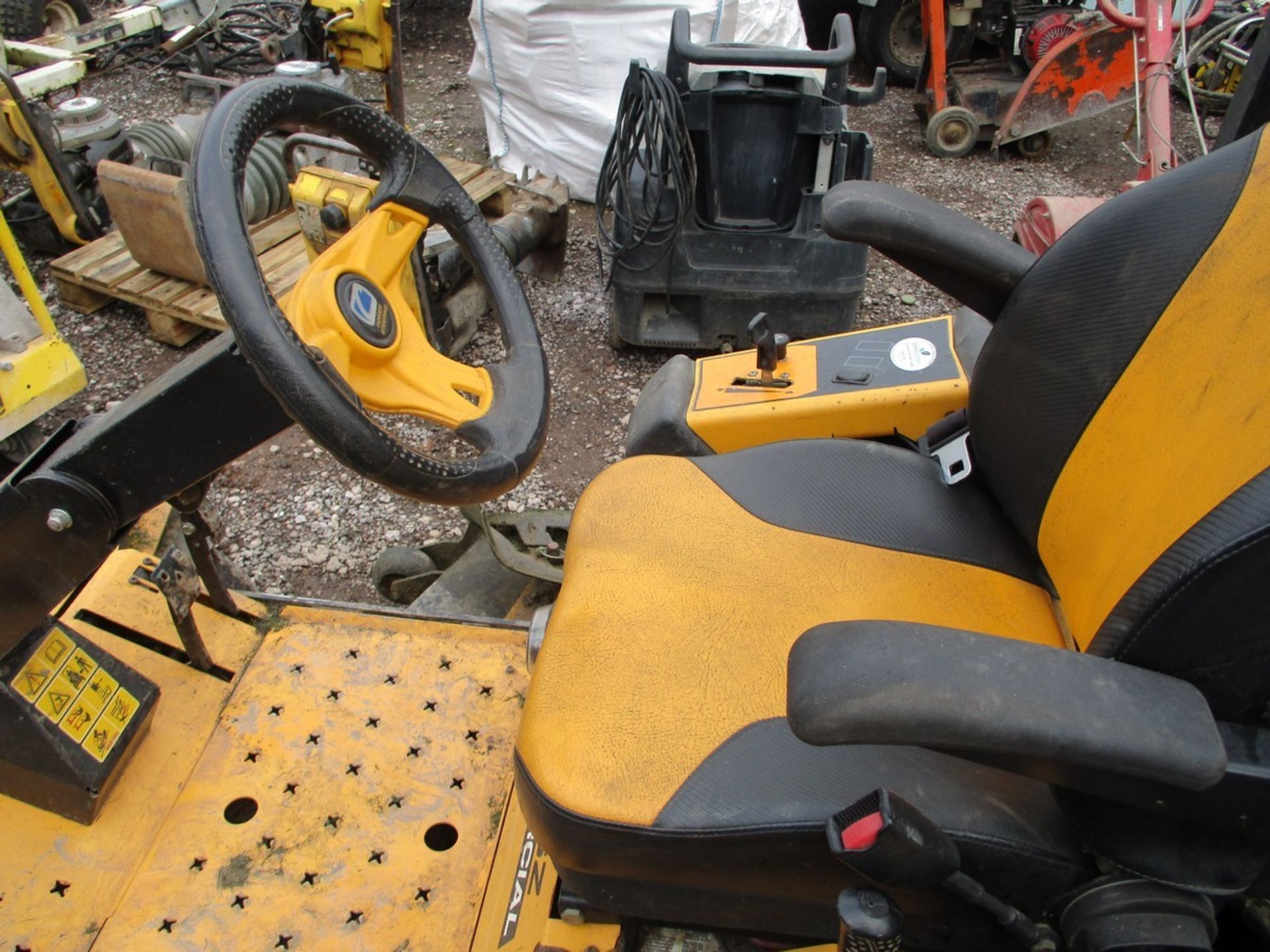 CUB CADET ZERO TURN MOWER - Image 4 of 4