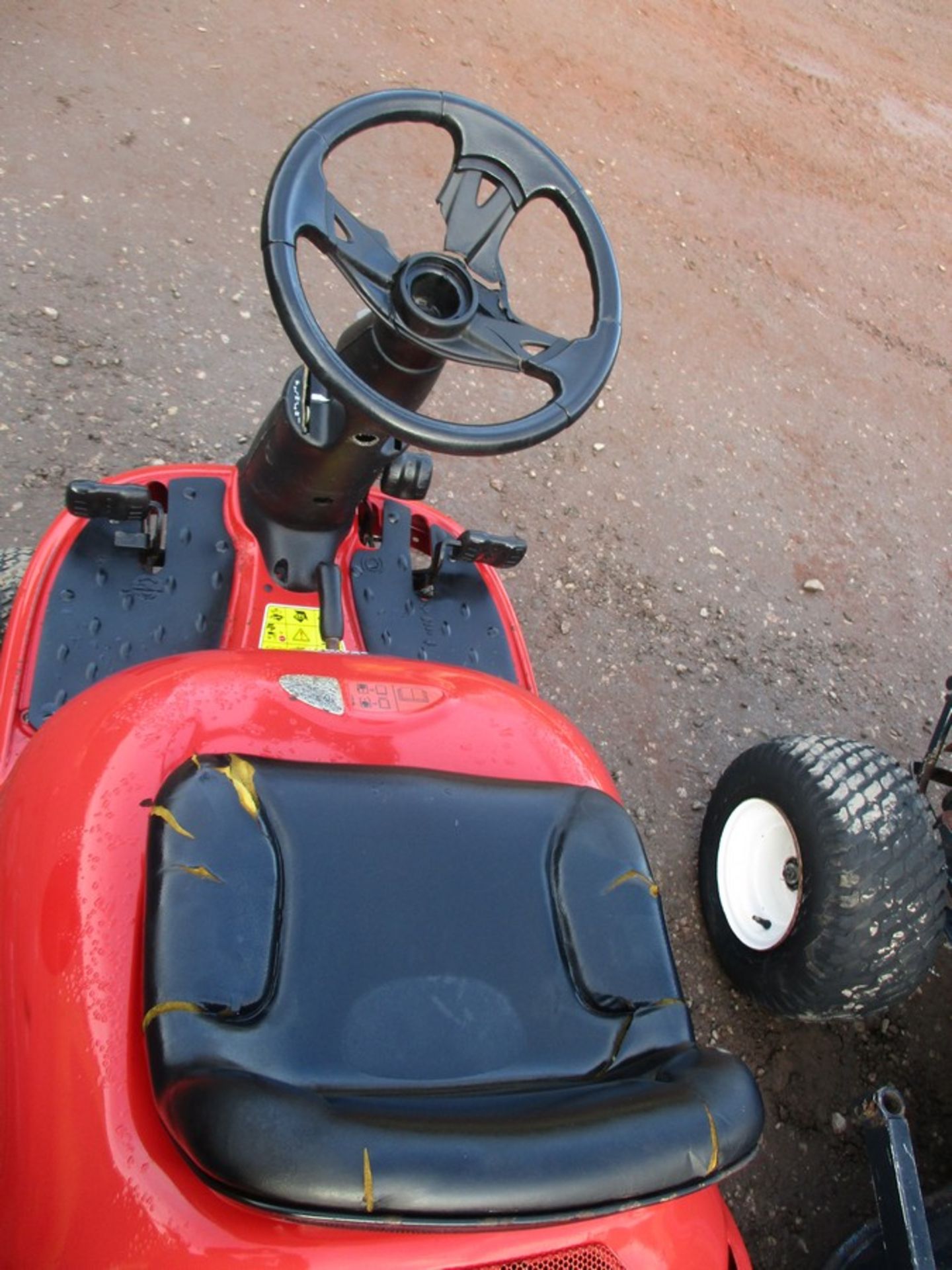 MTD RIDE ON MOWER - Image 4 of 4