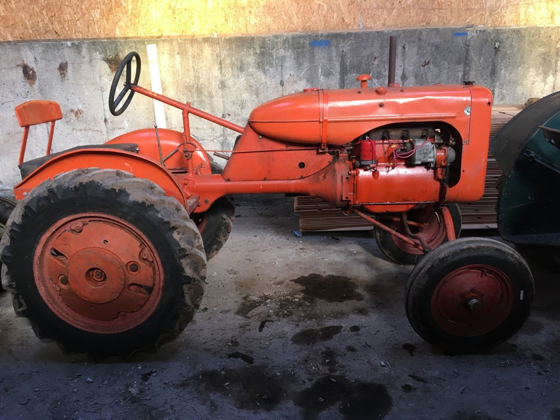 ALLIS CHALMERS MODEL B TRACTOR STARTS & RUNS