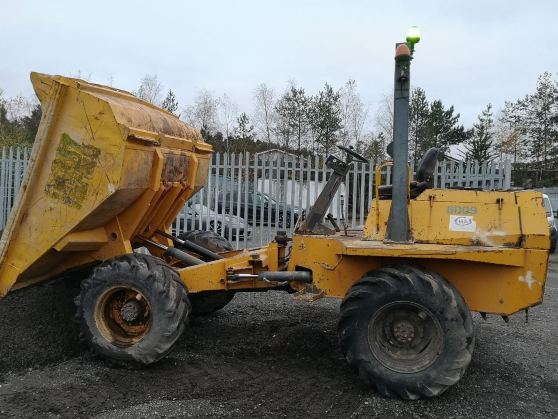 BENFORD 6 TON DUMPER POWER SHUTTLE GEARBOX ORANGE & GREEN BEACON RDT - Image 3 of 8