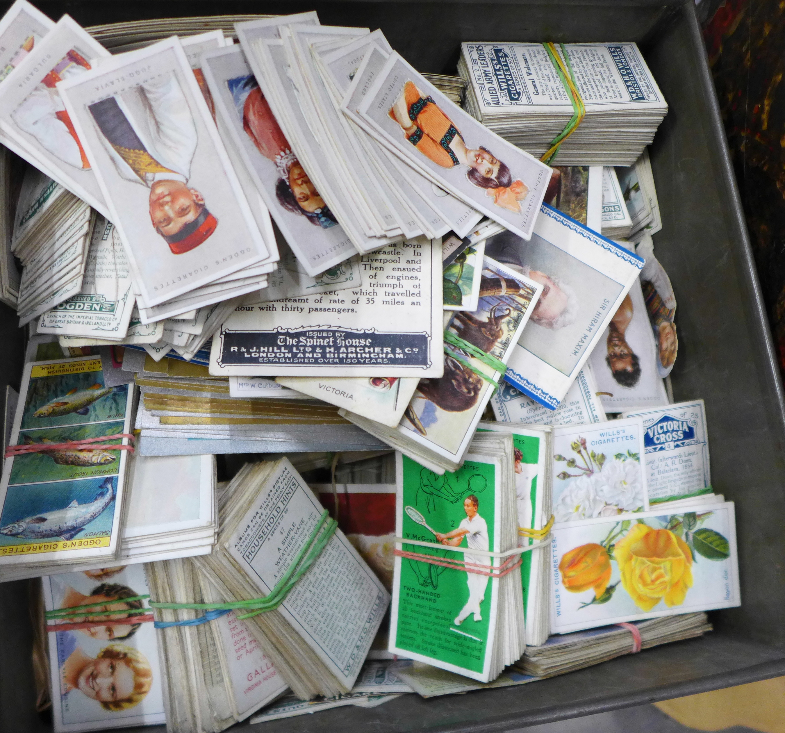 A large collection of cigarette cards - Bild 2 aus 24