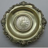 A .925 silver dish with an 1869 silver Republica Peruvia 9 Decimos Fino Un Sol coin, 69.3g, a/f