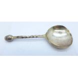 A silver caddy spoon, 19g