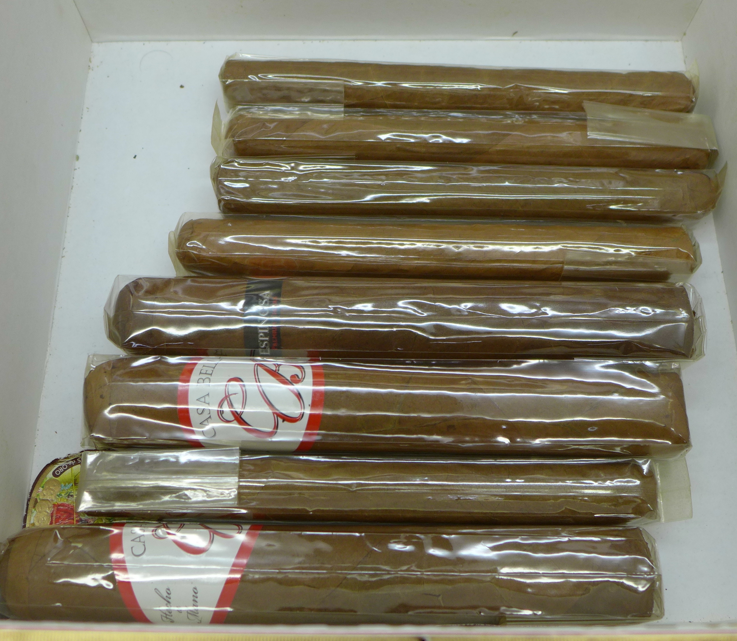 Two sealed boxes of Guantanamera Habana Cuba cigars and eight mixed size cigars in a Romeo y Julieta - Bild 2 aus 6