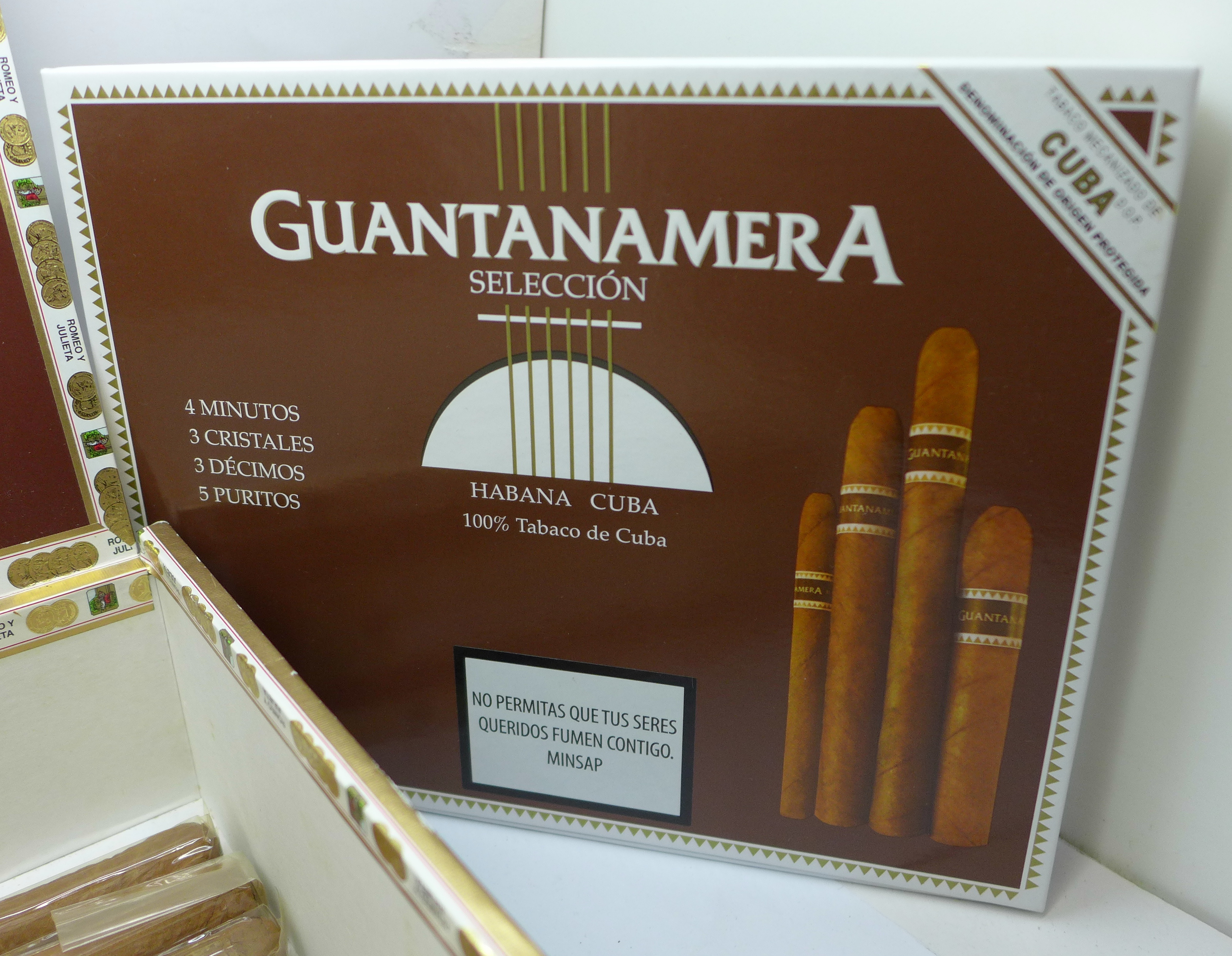 Two sealed boxes of Guantanamera Habana Cuba cigars and eight mixed size cigars in a Romeo y Julieta - Bild 3 aus 6