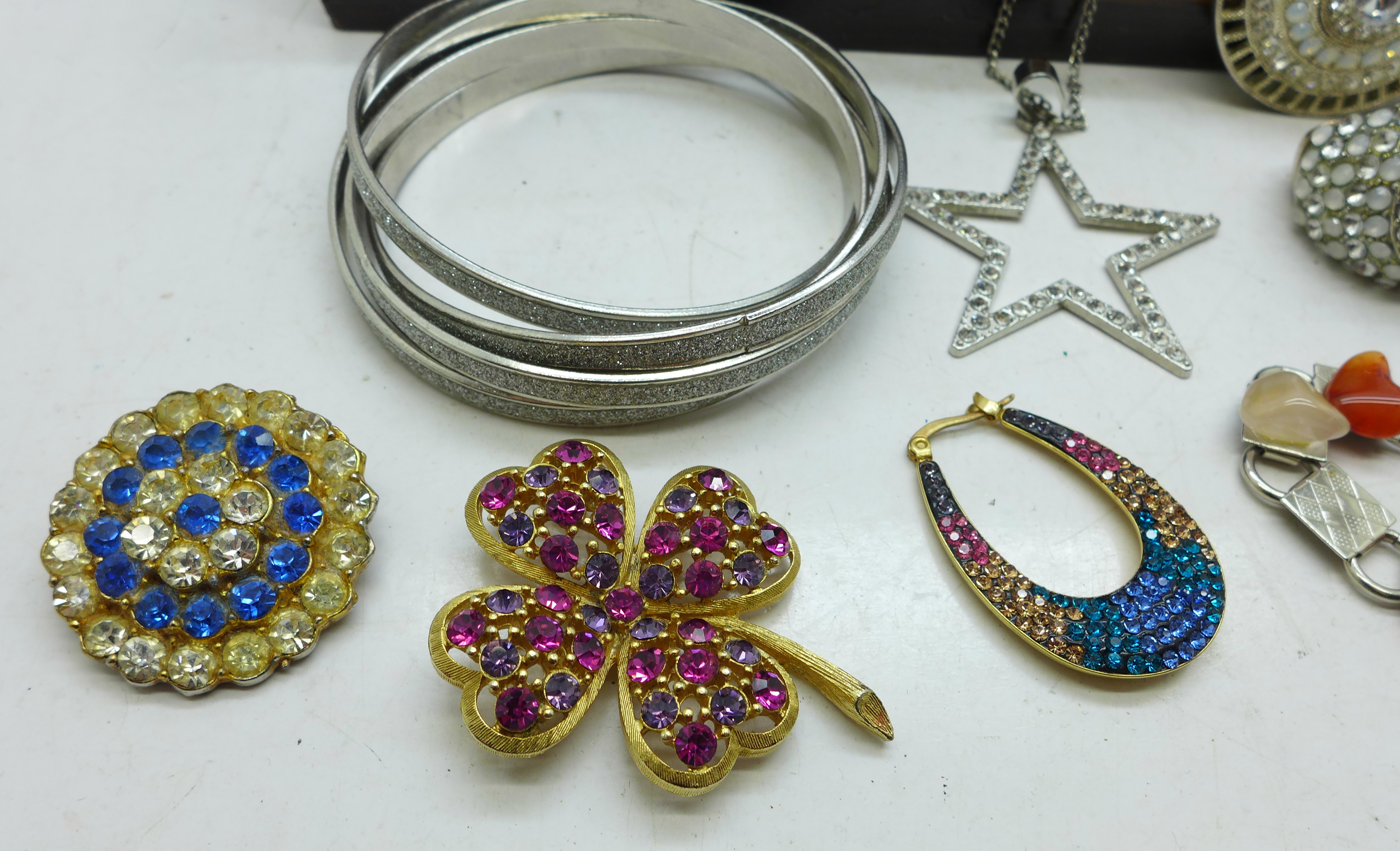 Costume jewellery - Image 2 of 3