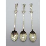 Three silver golf presentation spoons, 37.5g, with inscriptions dated 1931/32