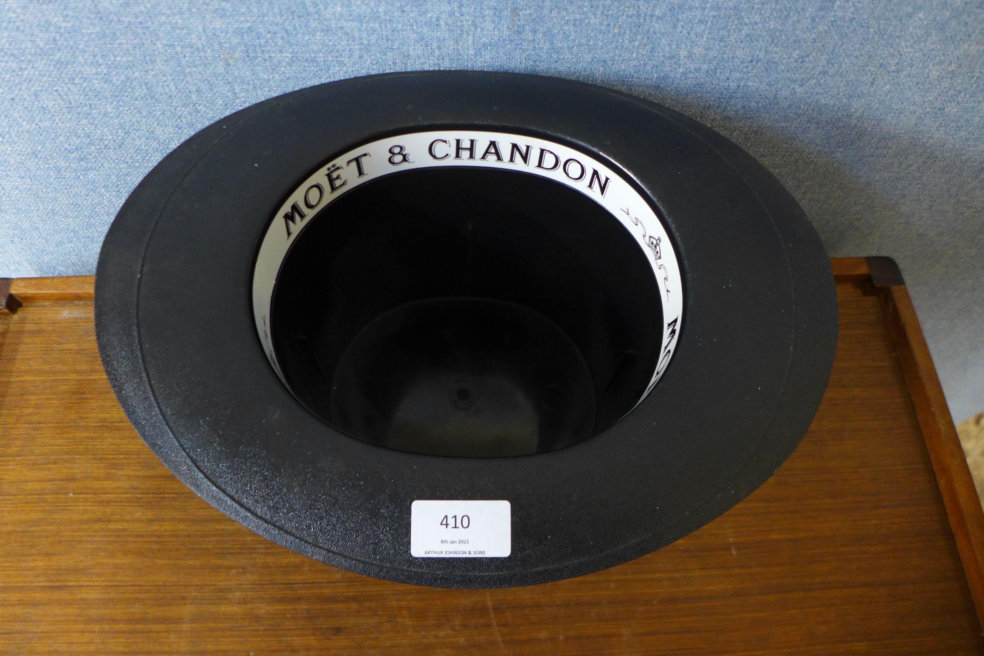 A Moet & Chandon "Top Hat" Champagne cooler - Bild 2 aus 2