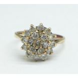 A 9ct gold cluster ring, 2.8g, N