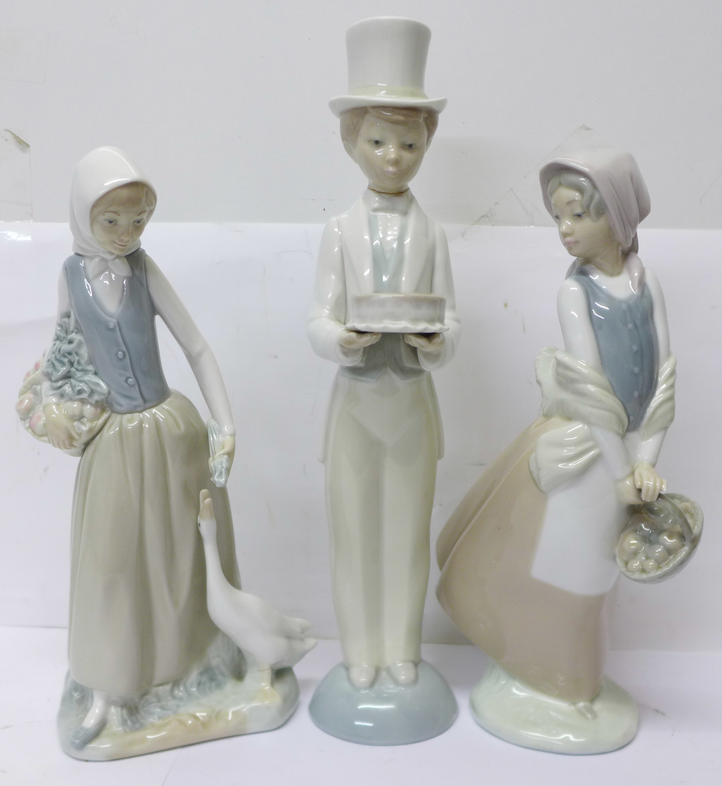 Three Nao by Lladro porcelain figures, Girl feeding Goose, a/f, 24cm, Girl with Basket and Groom - Bild 9 aus 14