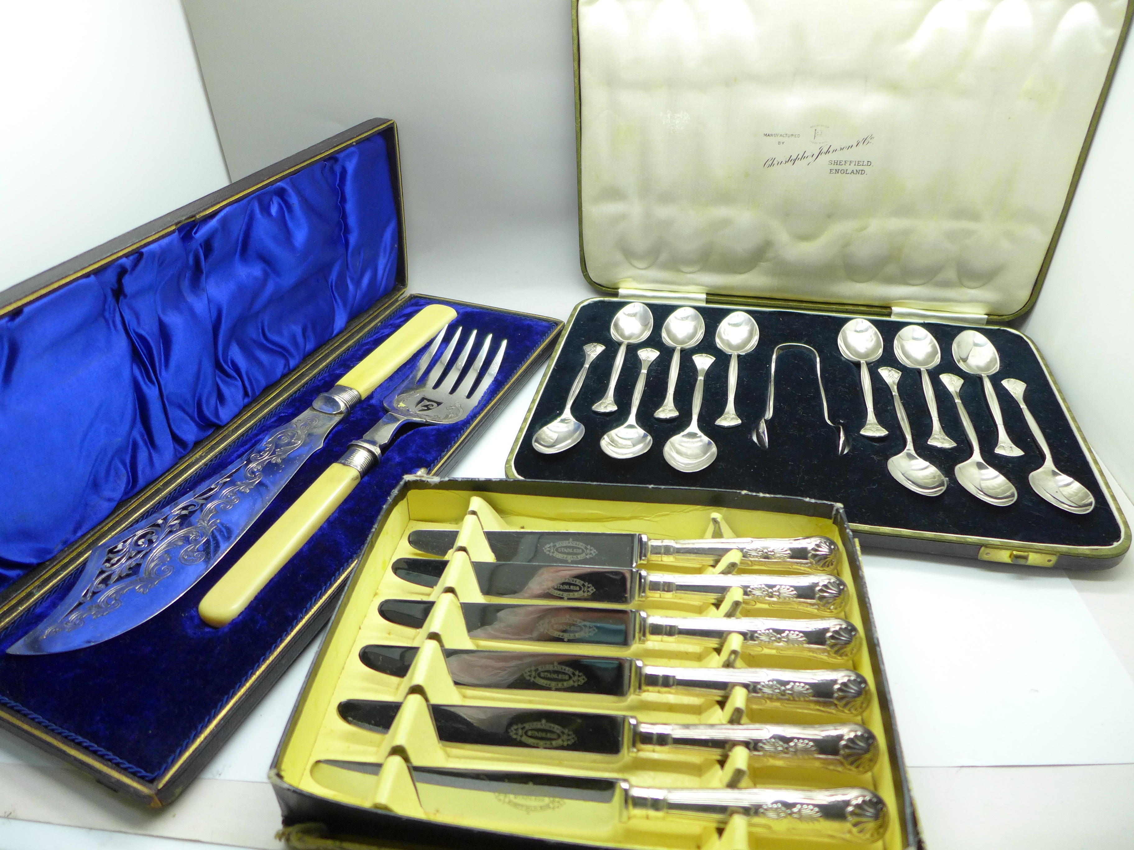 A cased set of twelve plated Arts and Crafts tea spoons, late Victorian fish servers and six cake