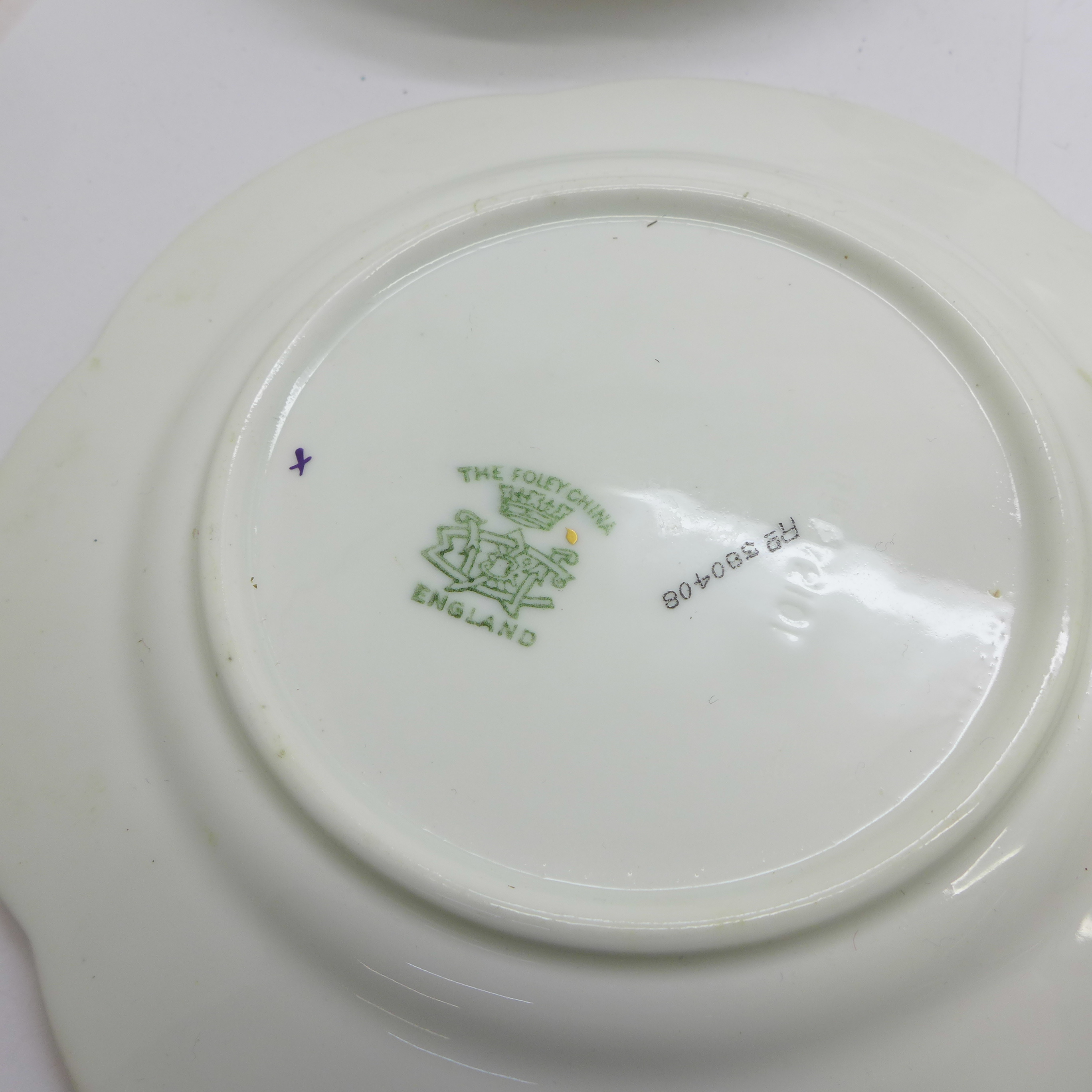 A collection of Royal commemorative china including Foley, Shelley, and a crested Buxton War - Bild 8 aus 8